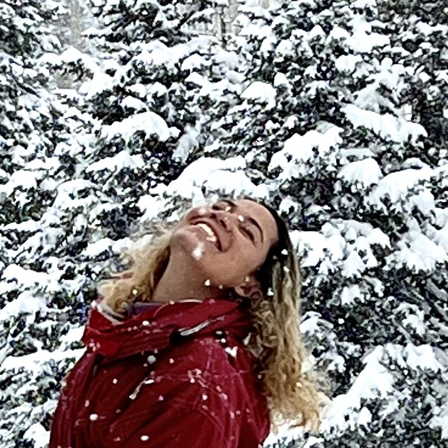 Vivian, criadora da Vi Viagens